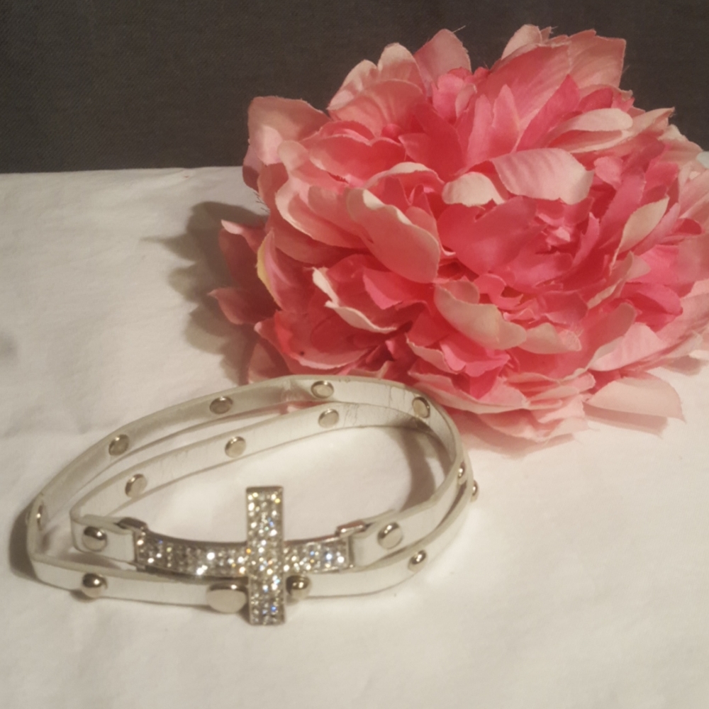 Wrap bracelet rhinestone cross adjistable snap